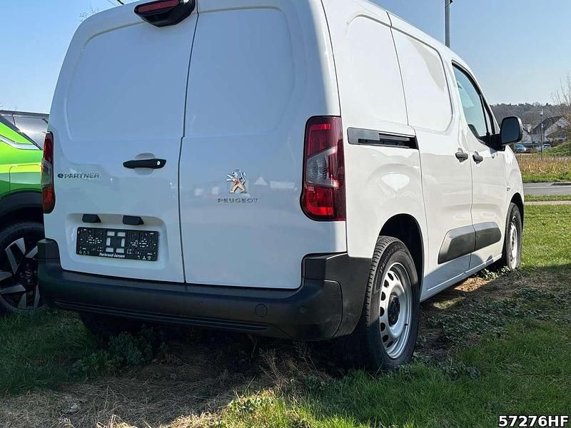 Gebraucht Peugeot E-Partner 100 kW (136 PS) 2022 Nicht bekannt Van / Kleinbus