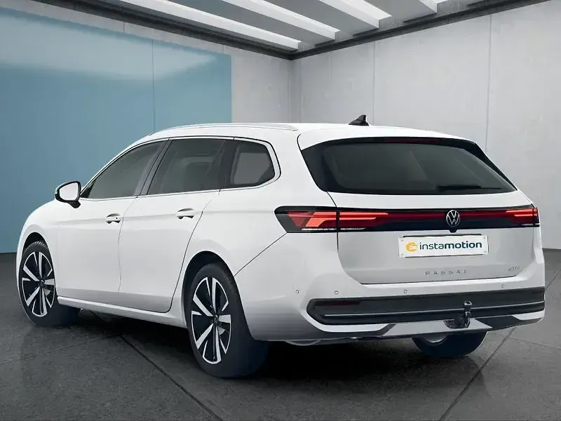 Gebraucht VW Passat 150 PS (110 kW) 2024 Weiß Kombi