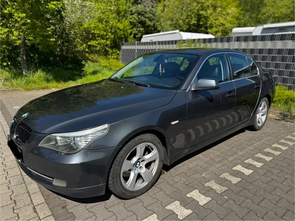Gebraucht BMW 523 190 PS (139 kW) 2009 Grau Limousine