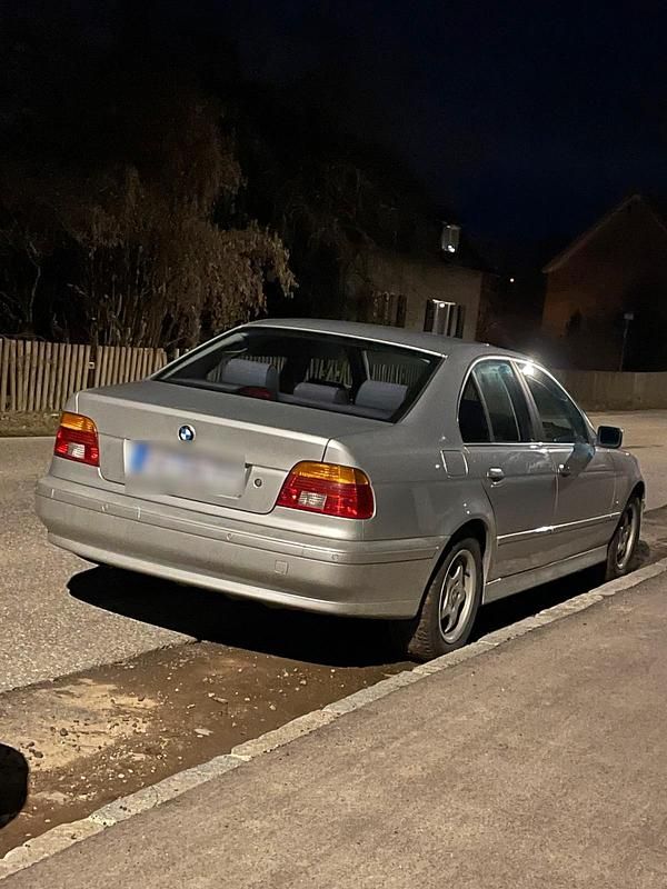 Gebraucht BMW 520 170 PS (125 kW) 2002 Silber Limousine