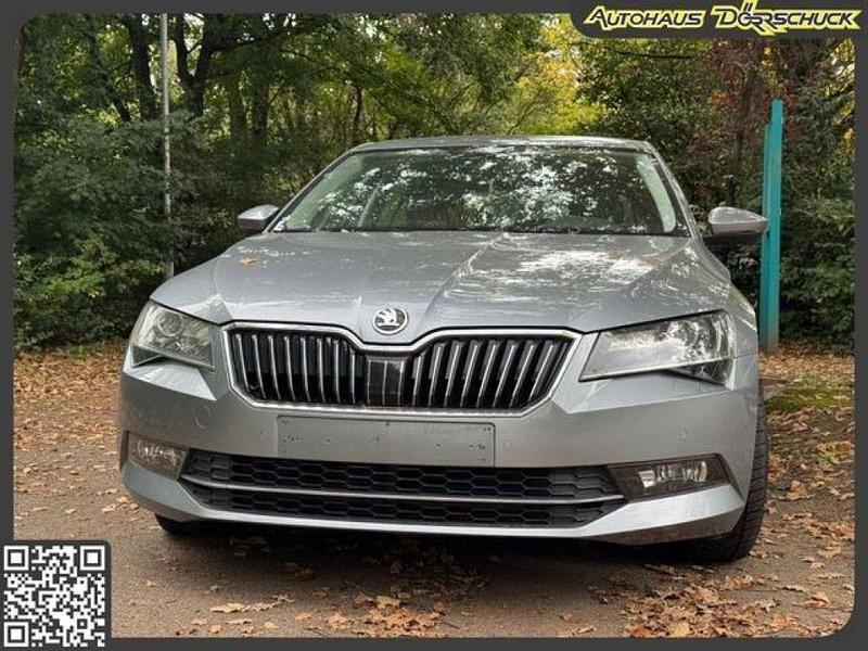 Grau (metallic) Gebraucht 2017 Skoda Superb Ambition Limousine | 18.490 € (Fairer Preis) - Bild 1/1