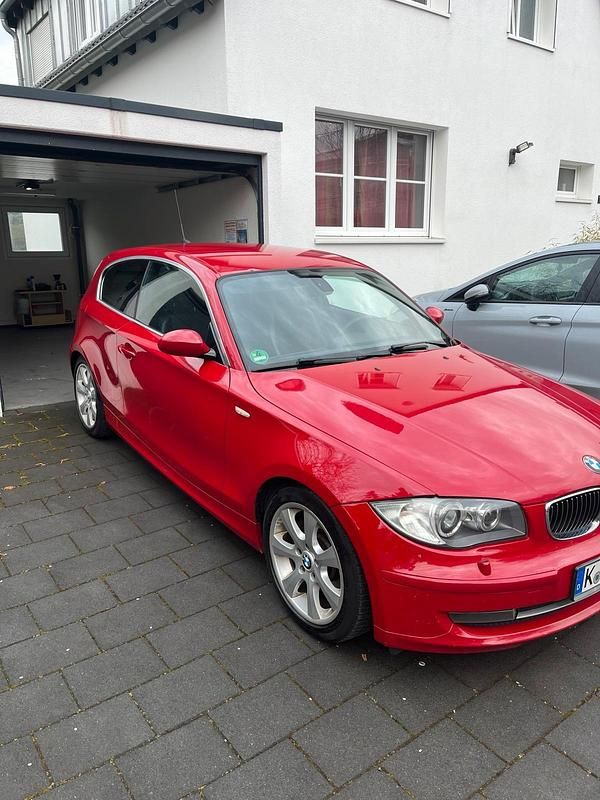 Rot Gebraucht 2009 BMW 123 Kleinwagen | 5.100 € (Superpreis) - Bild 1/4