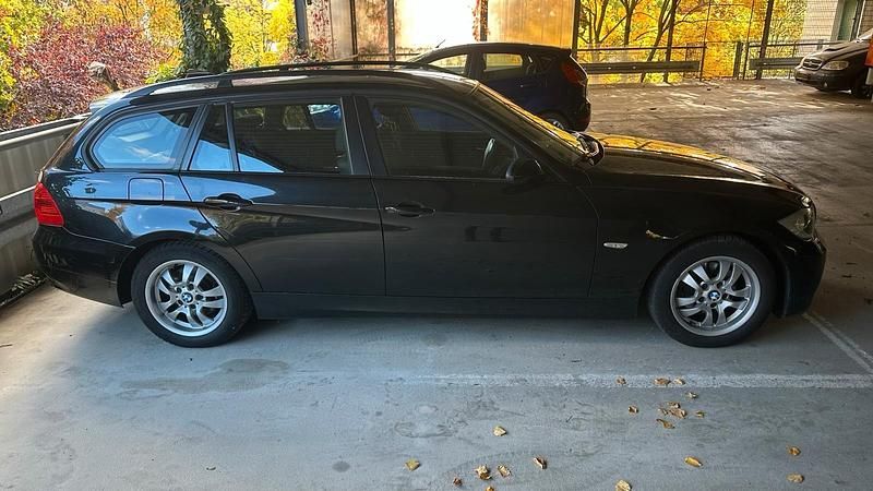 Schwarz Gebraucht 2006 BMW 320 Kombi | 2.500 € (Superpreis) - Bild 1/4