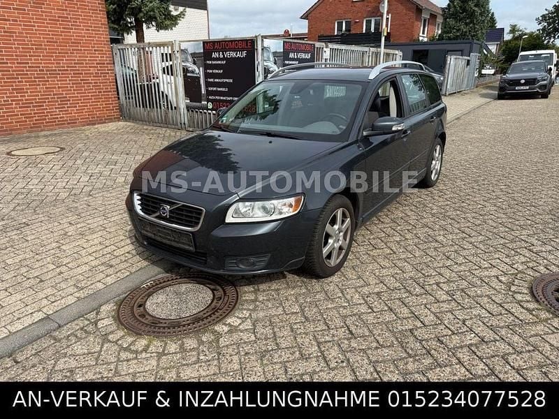 Grau Gebraucht 2009 Volvo V50 Momentum Kombi | 2.250 € (Superpreis) - Bild 1/4