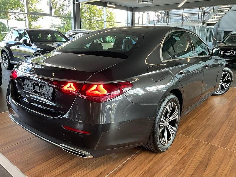 Gebraucht Mercedes E220 Avantgarde 197 PS (144 kW) 2024 Graphitgrau Limousine