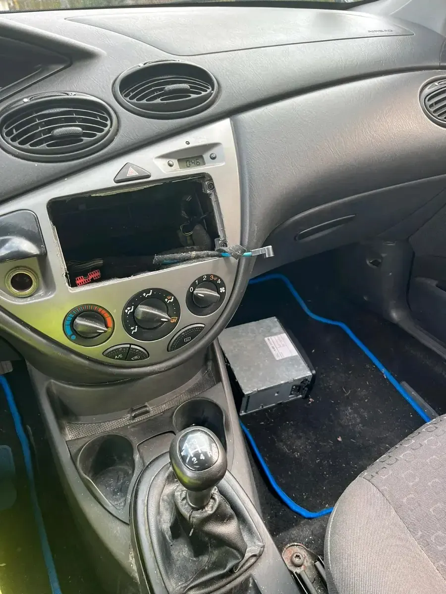 Usado Ford Focus 101 CV (74 kW) 2004 Azul Familiar