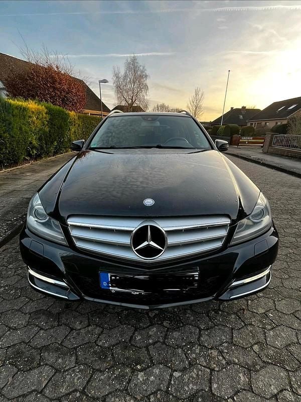 Schwarz Gebraucht 2011 Mercedes C220 Kombi | 9.450 € (Fairer Preis) - Bild 1/4