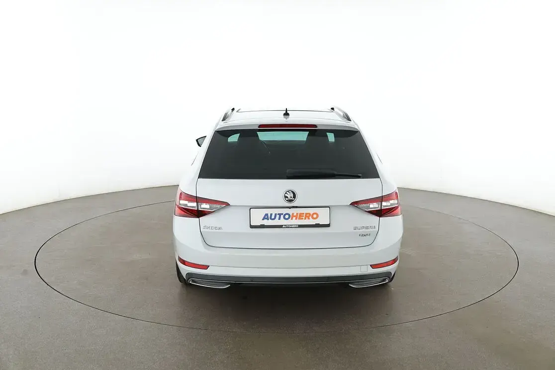 Gebraucht Skoda Superb SportLine 190 PS (139 kW) 2019 Weiß Kombi