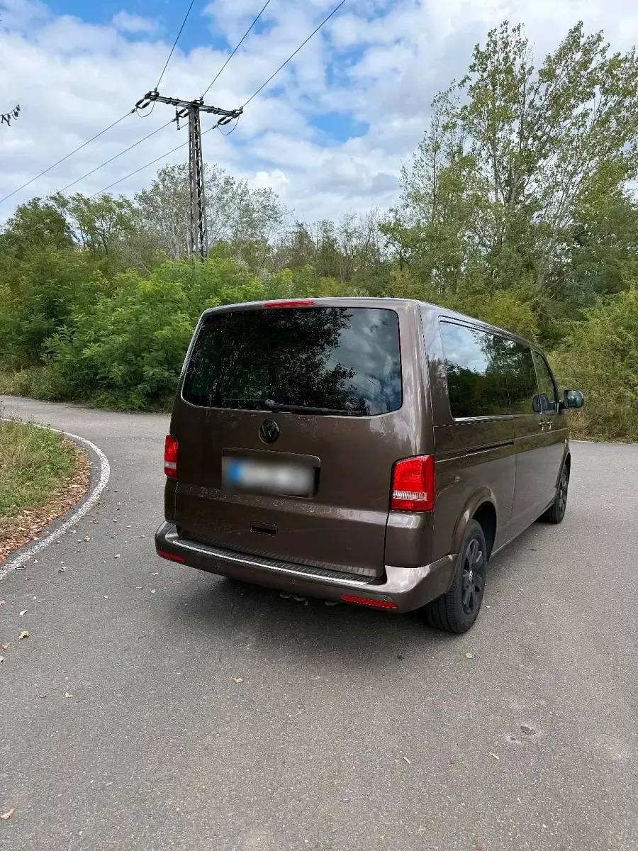 Gebraucht VW Caravelle 140 PS (102 kW) 2013 Braun Van