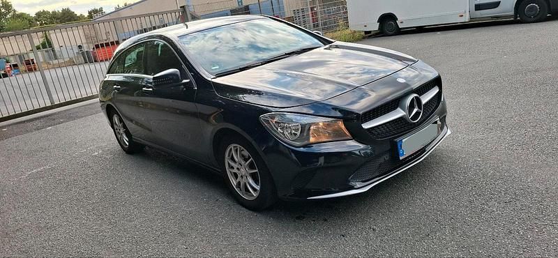 Schwarz Gebraucht 2016 Mercedes CLA200 Shooting Brake Kombi | 12.500 € (Fairer Preis) - Bild 1/4