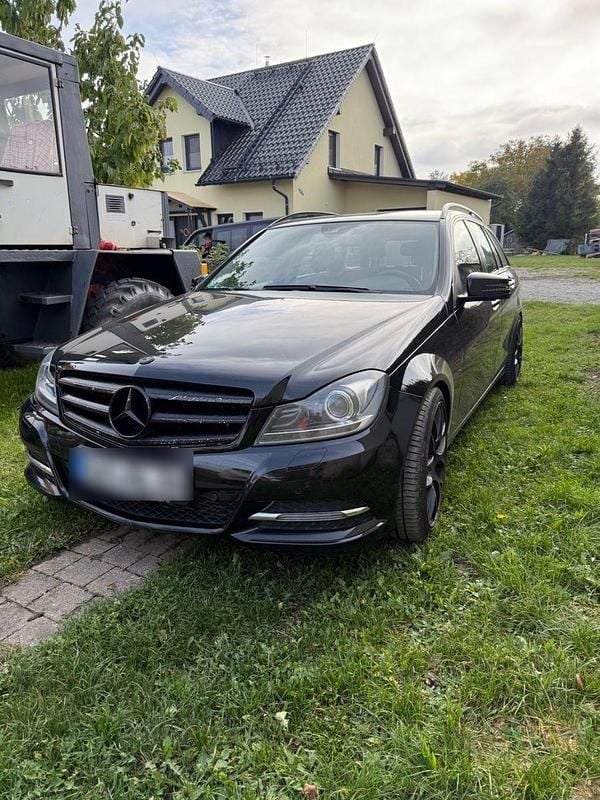 Schwarz Gebraucht 2012 Mercedes C200 Limousine | 4.800 € (Guter Preis) - Bild 1/4
