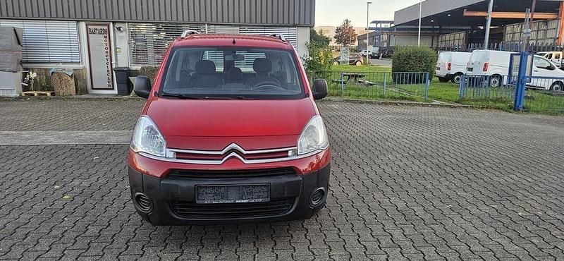 Rot Gebraucht 2013 Citroën Berlingo Attraction Van / Kleinbus | 2.990 € (Guter Preis) - Bild 1/4