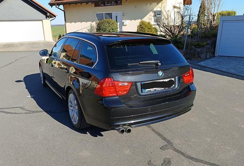 Schwarz Gebraucht 2010 BMW 330 Sport Line Kombi | 8.000 € (Guter Preis) - Bild 1/4