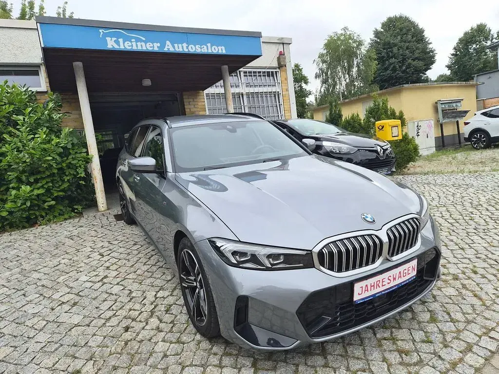 Gebraucht BMW 330 M Sport 245 PS (180 kW) 2025 Black sapphire metallic Kombi