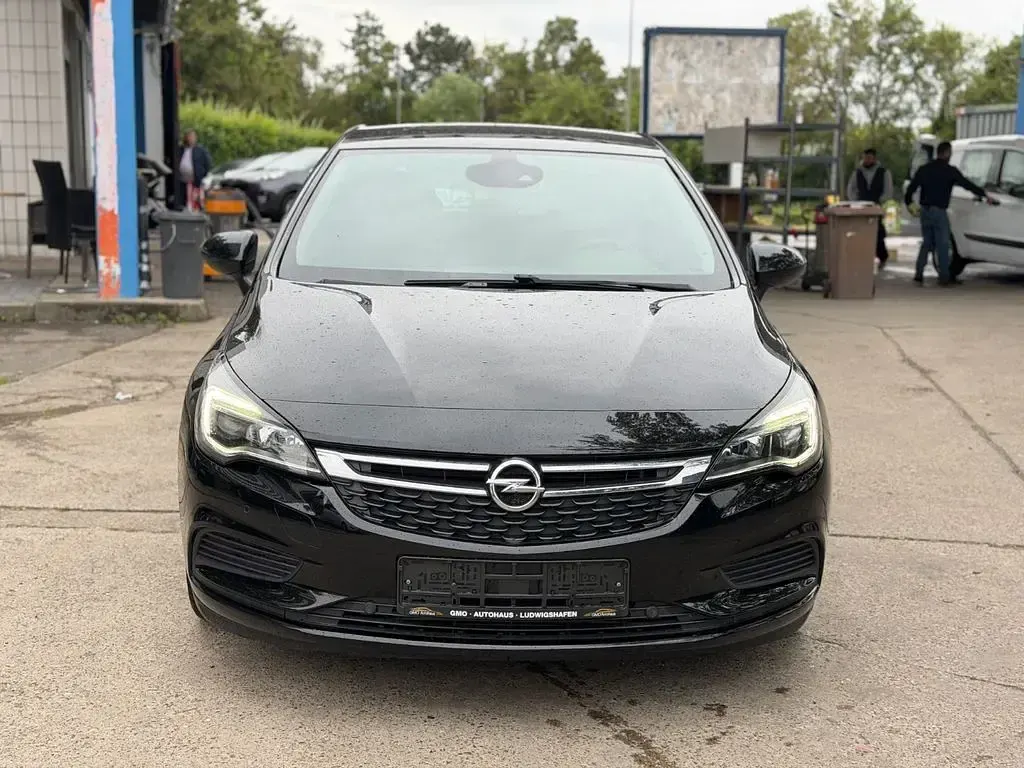 Gebraucht Opel Astra Edition 105 PS (77 kW) 2017 Schwarz Limousine