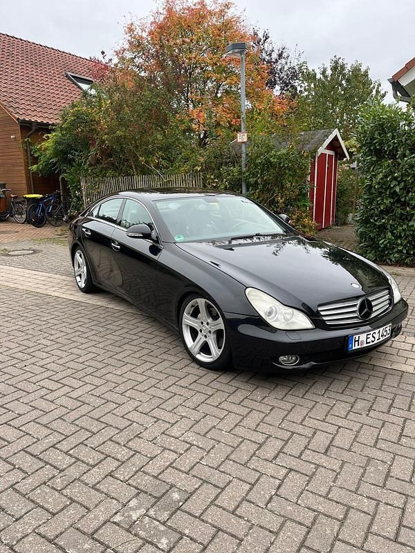 Schwarz Gebraucht 2008 Mercedes CLS320 Coupé | 5.890 € (Fairer Preis) - Bild 1/4
