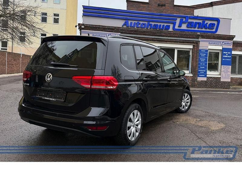 Gebraucht VW Touran Comfortline 150 PS (110 kW) 2020 Schwarz Van / Kleinbus