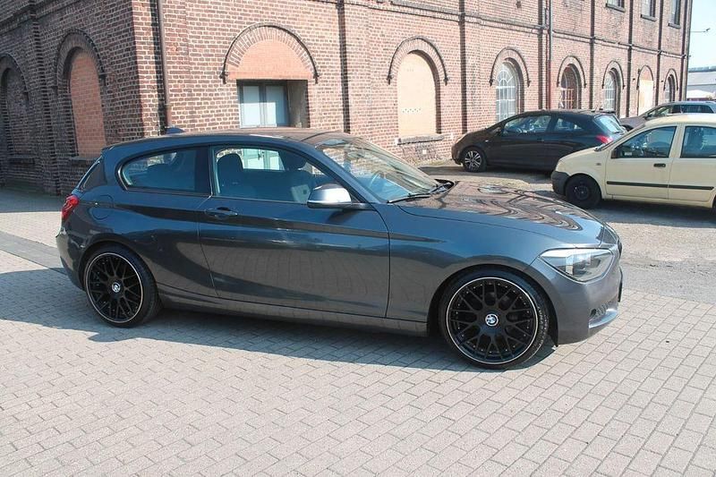 Gebraucht BMW 114 102 PS (75 kW) 2014 Grau Kleinwagen