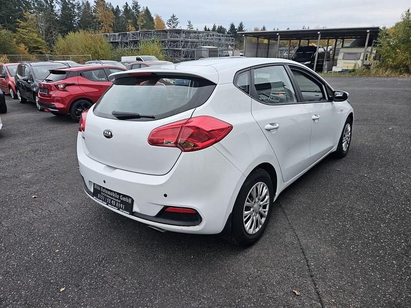 Gebraucht Kia Ceed Attract 99 PS (72 kW) 2014 Weiß Kleinwagen