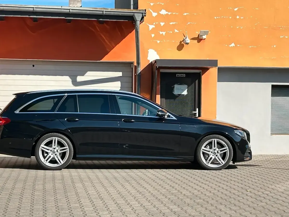 Gebraucht Mercedes E220 AMG line 194 PS (142 kW) 2017 Schwarz Kombi