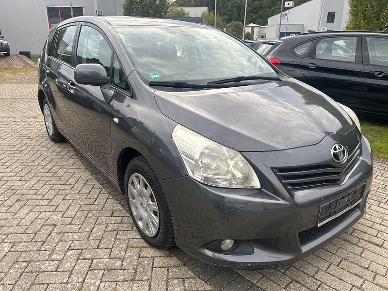 Gebraucht Toyota Verso Life 126 PS (92 kW) 2010 Grau Van / Kleinbus