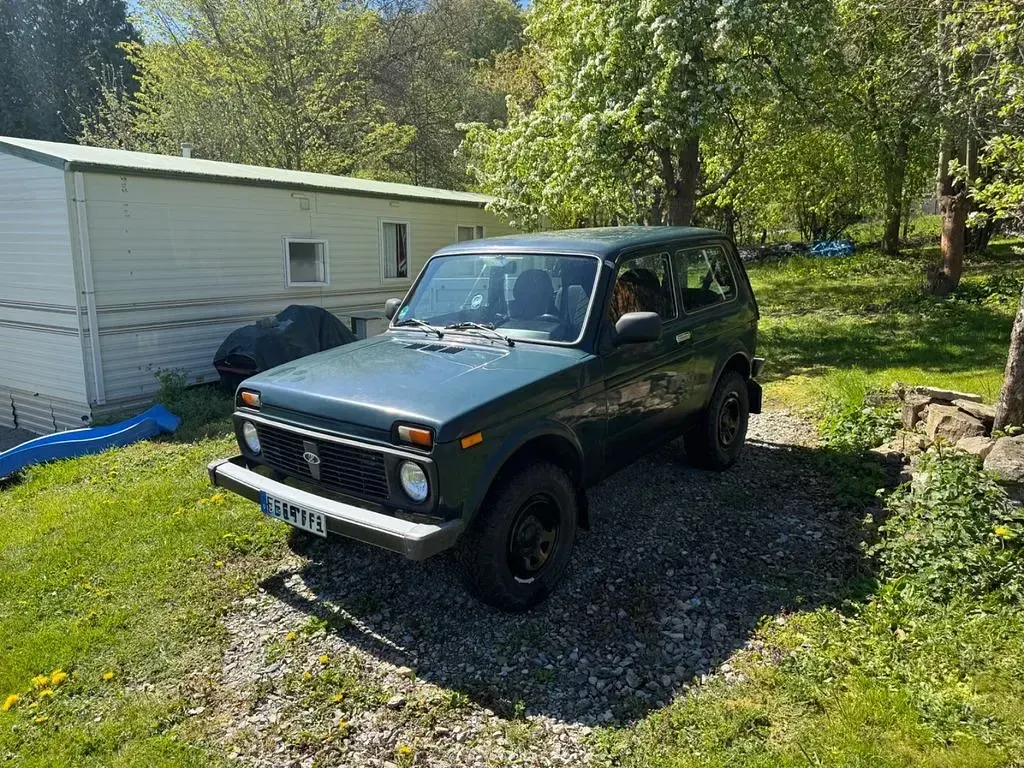 Second-hand Lada niva 82 CP (60 kW) 2009 Verde SUV