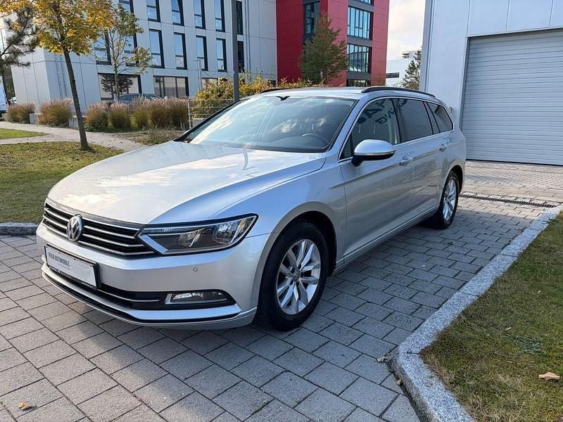 Silber Gebraucht 2016 VW Passat Comfortline Kombi | 9.900 € (Fairer Preis) - Bild 1/4