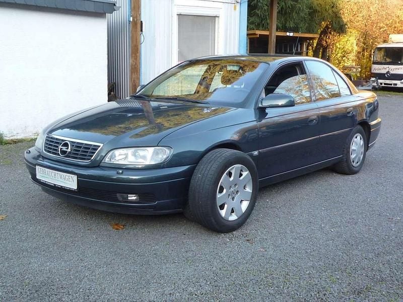 Grün Gebraucht 2002 Opel Omega Design Edition Limousine | 1.890 € (Guter Preis) - Bild 1/4
