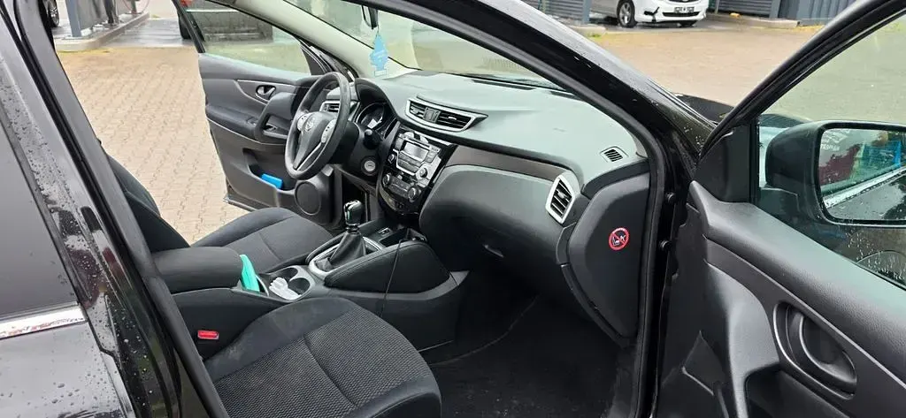 Gebraucht Nissan Qashqai 110 PS (80 kW) 2015 Schwarz SUV