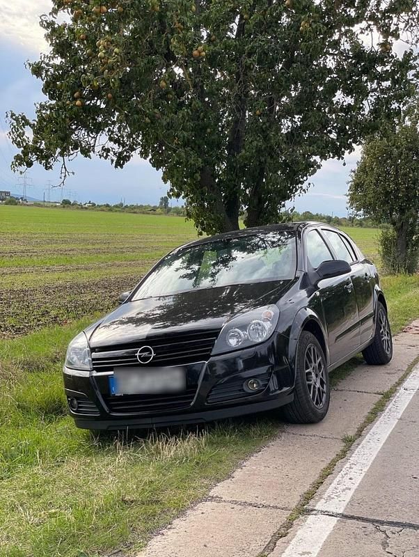 Gebraucht Opel Astra 105 PS (77 kW) 2005 Schwarz Coupé