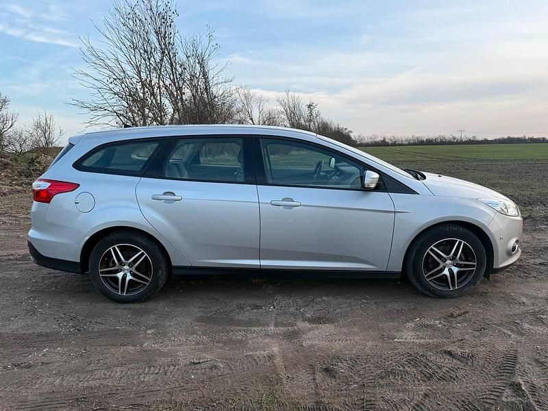 Gebraucht Ford Focus Titanium 101 PS (74 kW) 2013 Silber Kombi