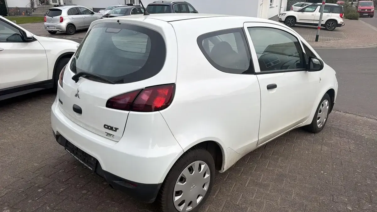 Gebraucht Mitsubishi Colt 75 PS (55 kW) 2012 Weiß Kleinwagen