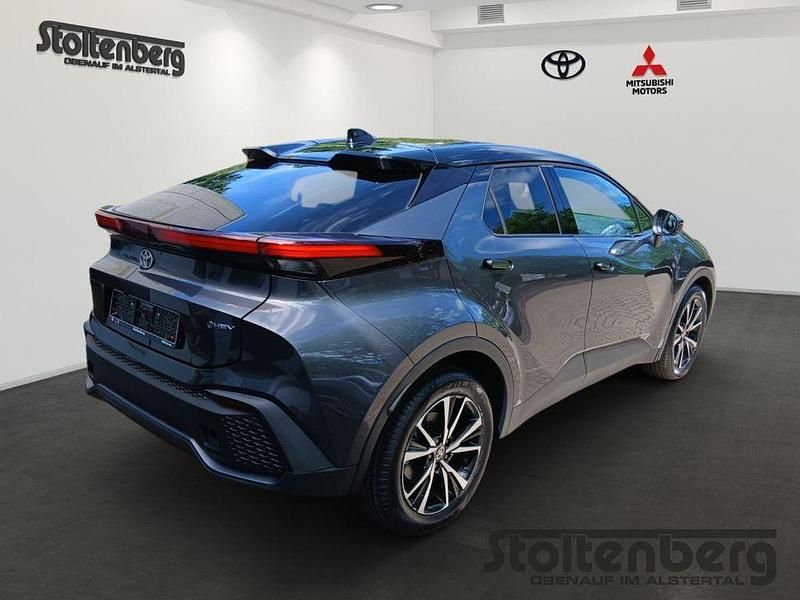 Neu Toyota C-HR 140 PS (102 kW) 2025 Mondsteingrau SUV