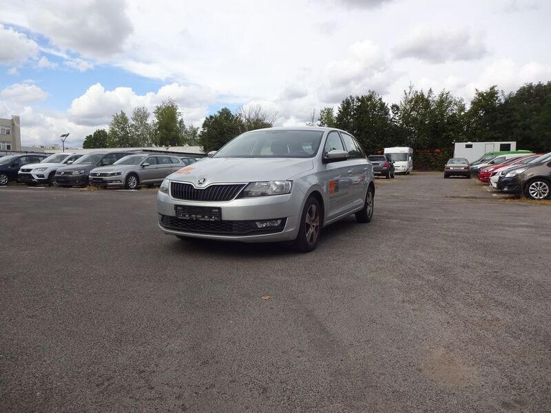 Grau Gebraucht 2018 Skoda Rapid Ambition Limousine | 5.900 € - Bild 1/4