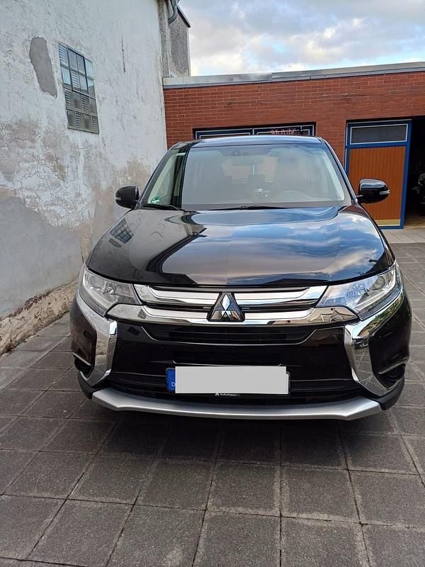 Schwarz Gebraucht 2018 Mitsubishi Outlander SUV | 15.000 € (Guter Preis) - Bild 1/4