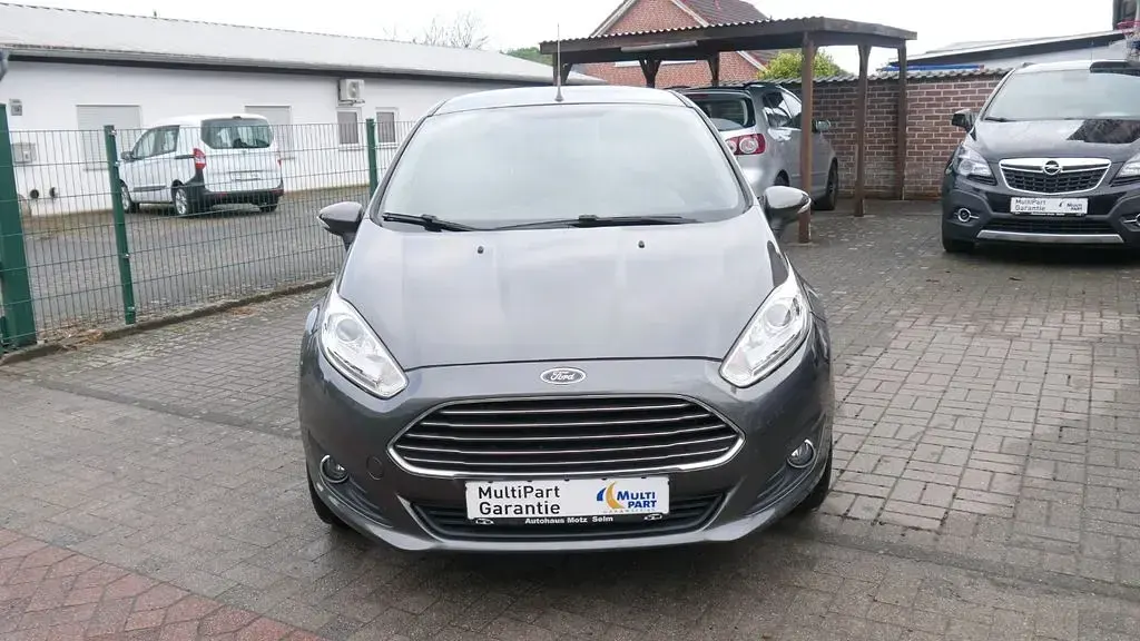 Usata Ford Fiesta Trend 82 CV (60 kW) 2015 Grigio Utilitaria