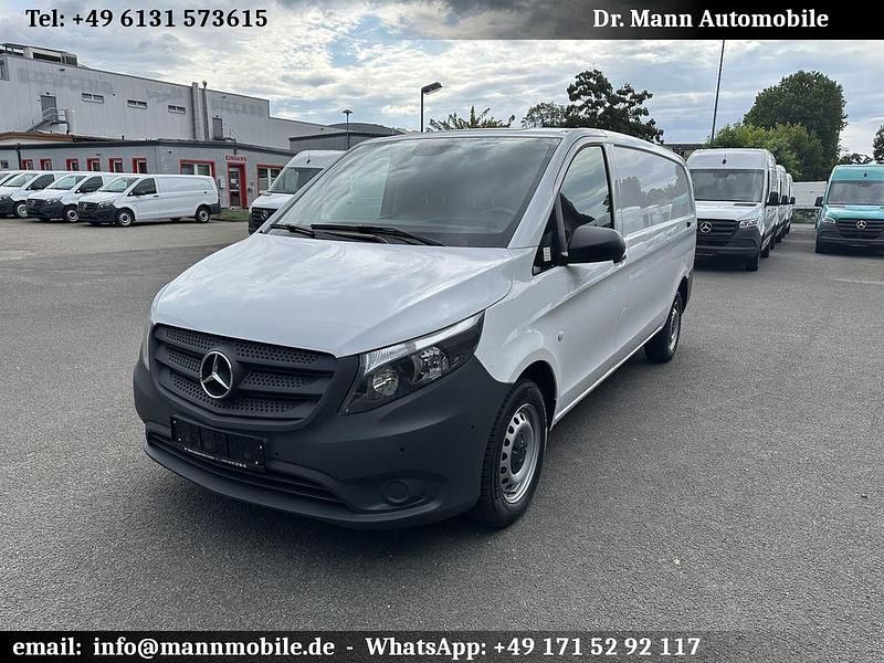 Arktikweiss Gebraucht 2023 Mercedes Vito Van / Kleinbus | 27.965 € (Guter Preis) - Bild 1/4