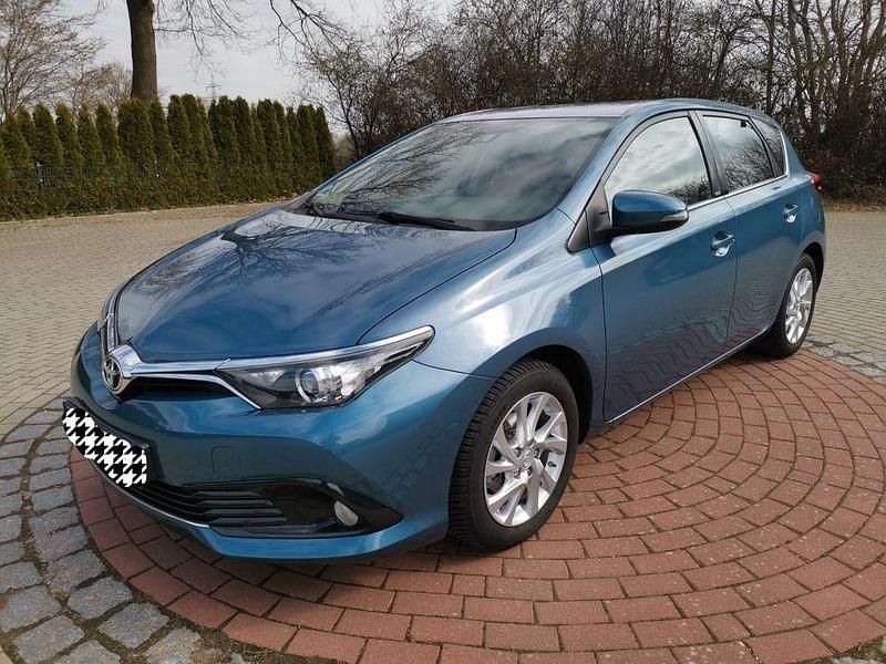 Gebraucht Toyota Auris Edition-S 116 PS (85 kW) 2016 Blau Limousine