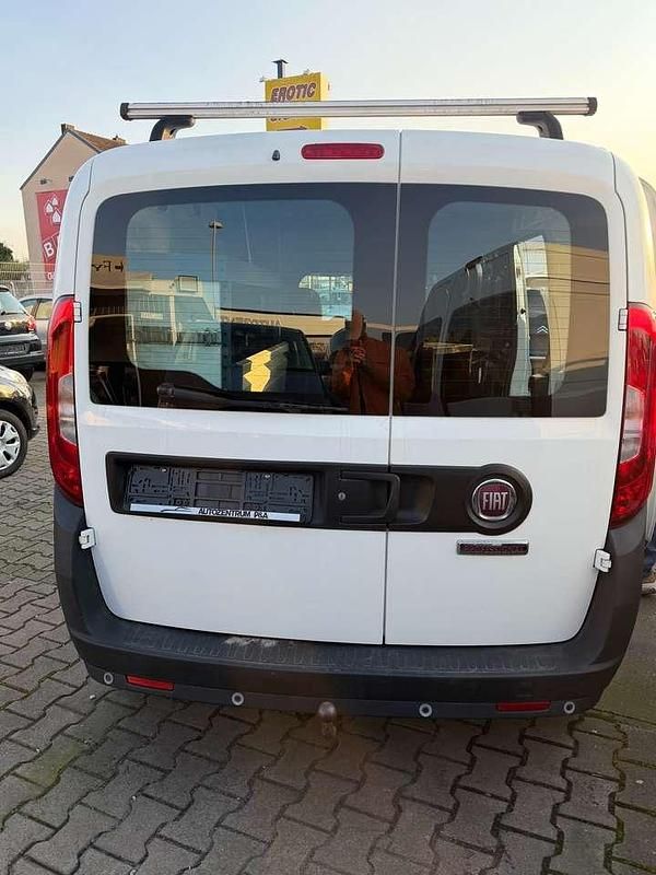 Gebraucht Fiat Doblò Basis 95 PS (69 kW) 2017 Colore esterno (weiß) Van / Kleinbus