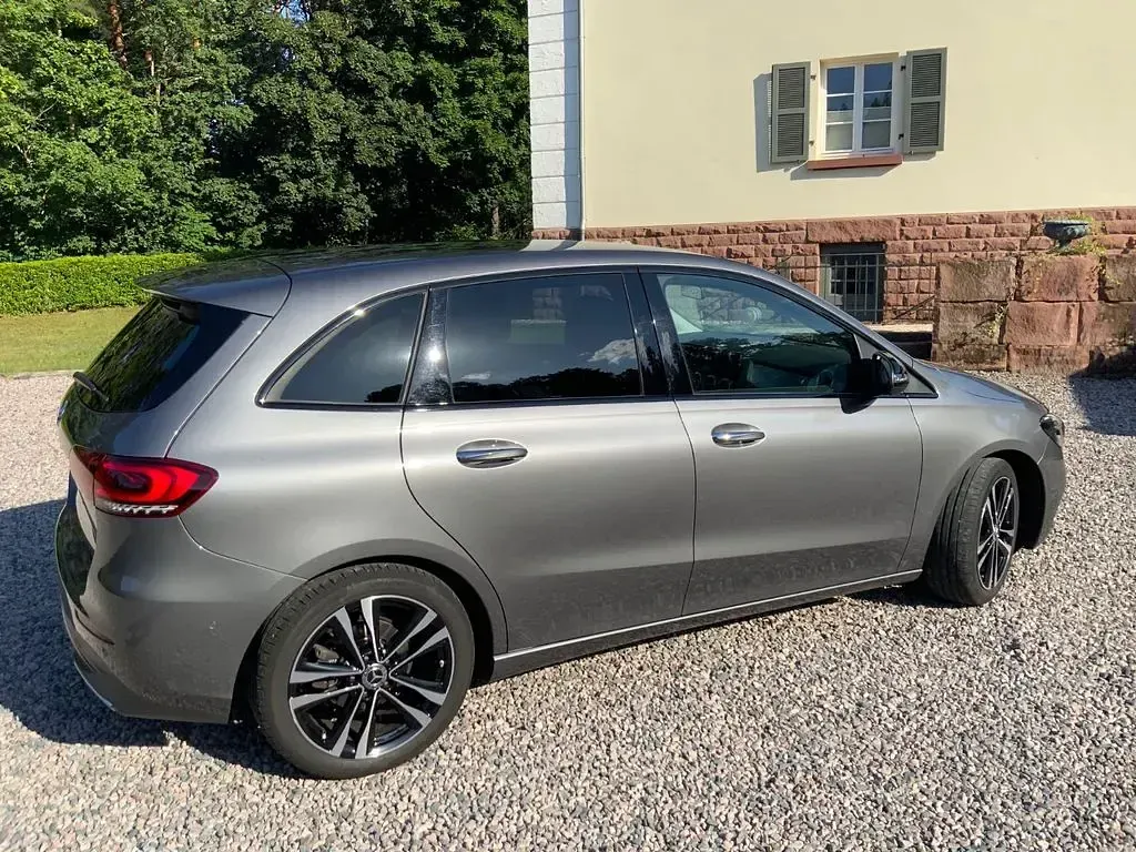 Gebraucht Mercedes B200 150 PS (110 kW) 2019 Grau Kleinwagen