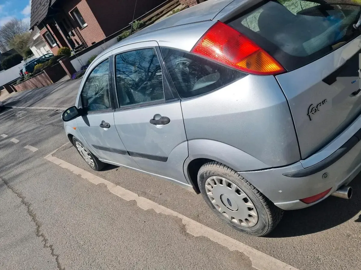 Używany Ford Focus 100 KM (73 kW) 2004 Szary Kombi