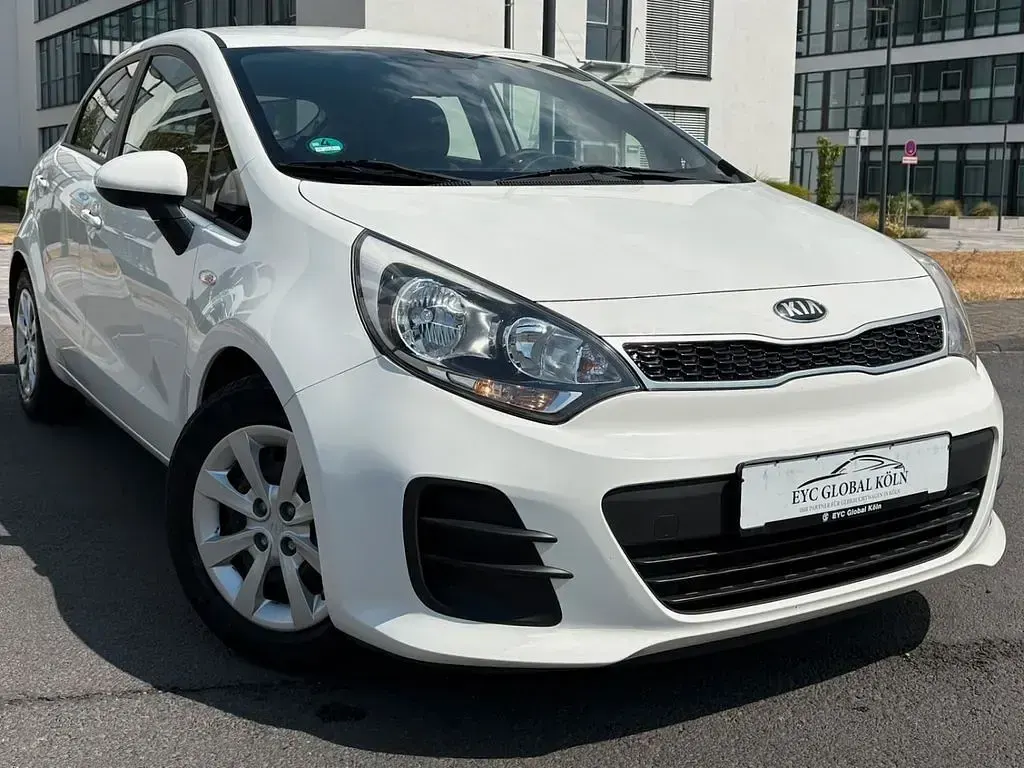Gebraucht Kia Rio Attract 86 PS (63 kW) 2016 Weiß Kleinwagen