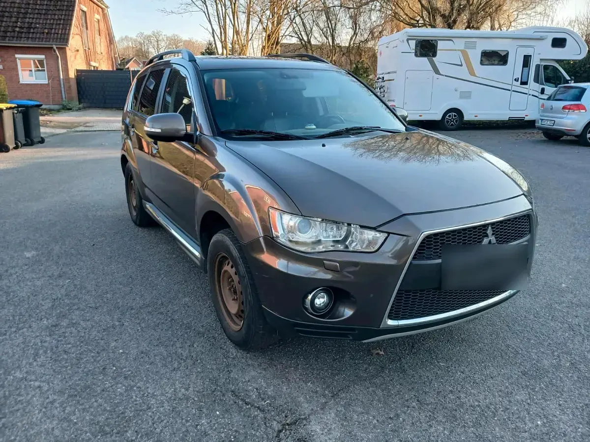 Begagnad Mitsubishi Outlander 2011 Grå SUV