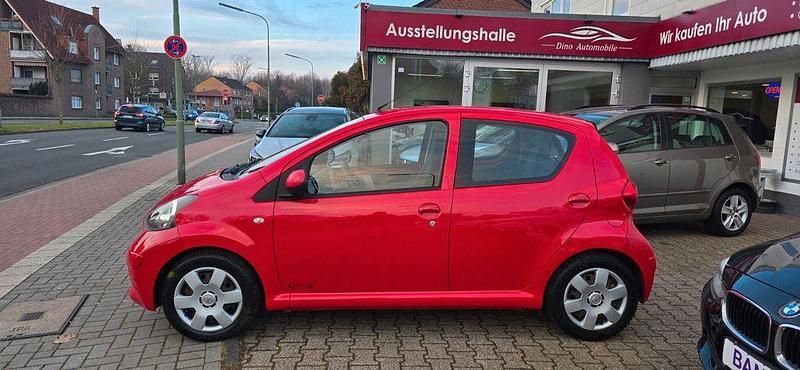 Gebraucht Toyota Aygo Cool 68 PS (50 kW) 2007 Rot Kleinwagen