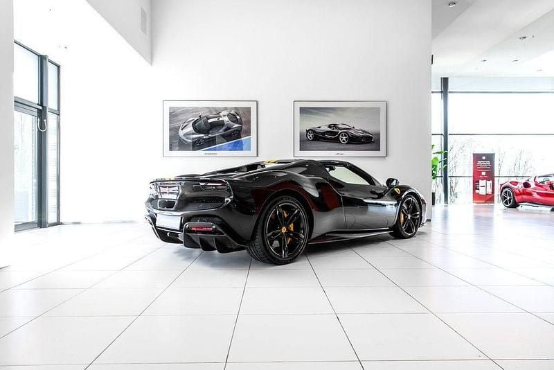 Gebraucht Ferrari 296 829 PS (609 kW) 2024 Schwarz Cabrio