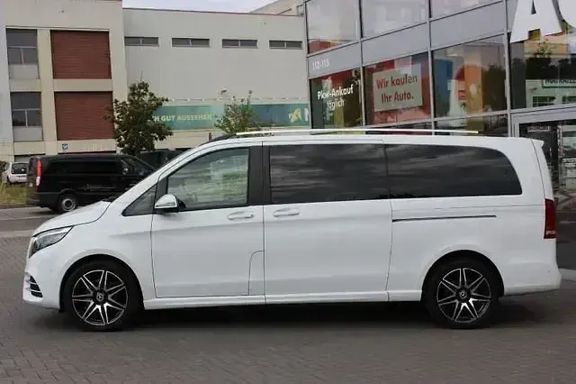 Gebraucht Mercedes V300 AMG line 237 PS (174 kW) 2023 Weiß Van / Kleinbus