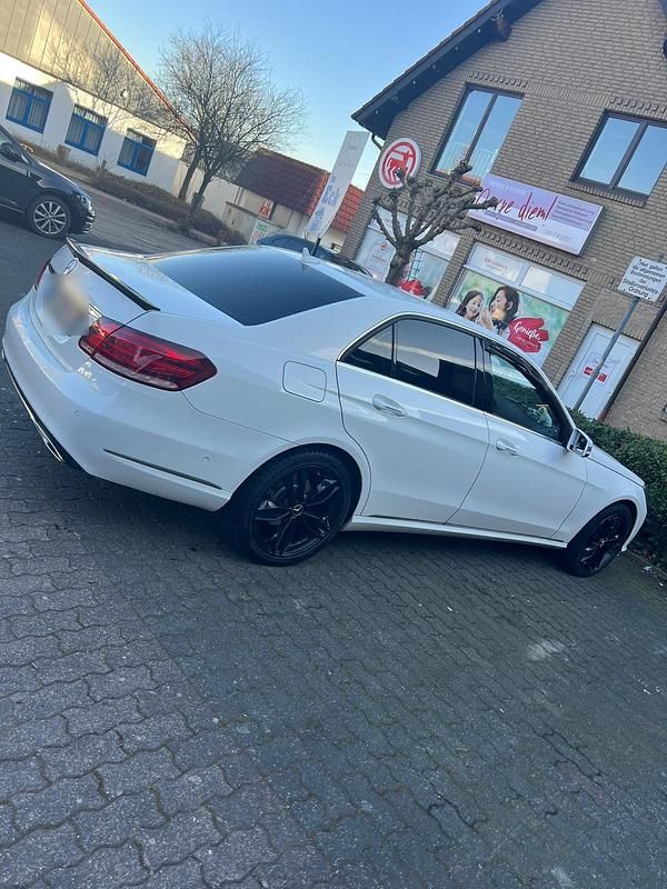 Gebraucht Mercedes E200 136 PS (100 kW) 2014 Weiß Limousine