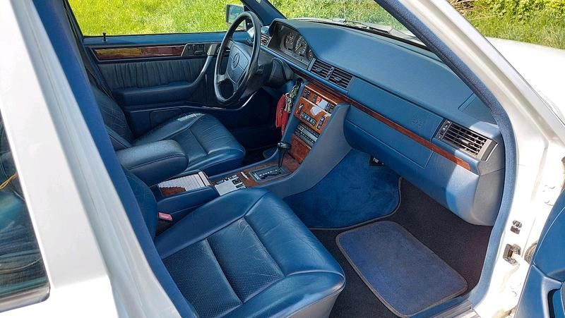 Gebraucht Mercedes E400 279 PS (205 kW) 1992 Weiß Limousine