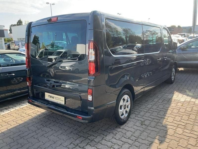 Gebraucht Renault Trafic Life 150 PS (110 kW) 2024 Kometengrau Van / Kleinbus