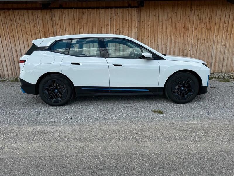 Weiß Gebraucht 2023 BMW iX SUV | 47.900 € (Superpreis) - Bild 1/4